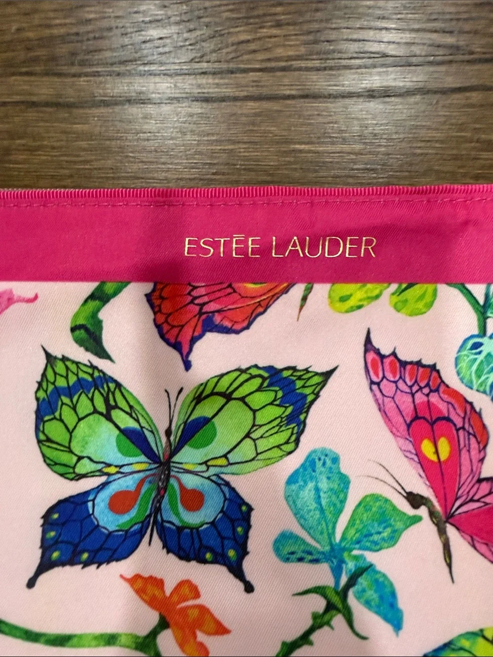 Estée Lauder cosmetic pouch and designer sample bundle